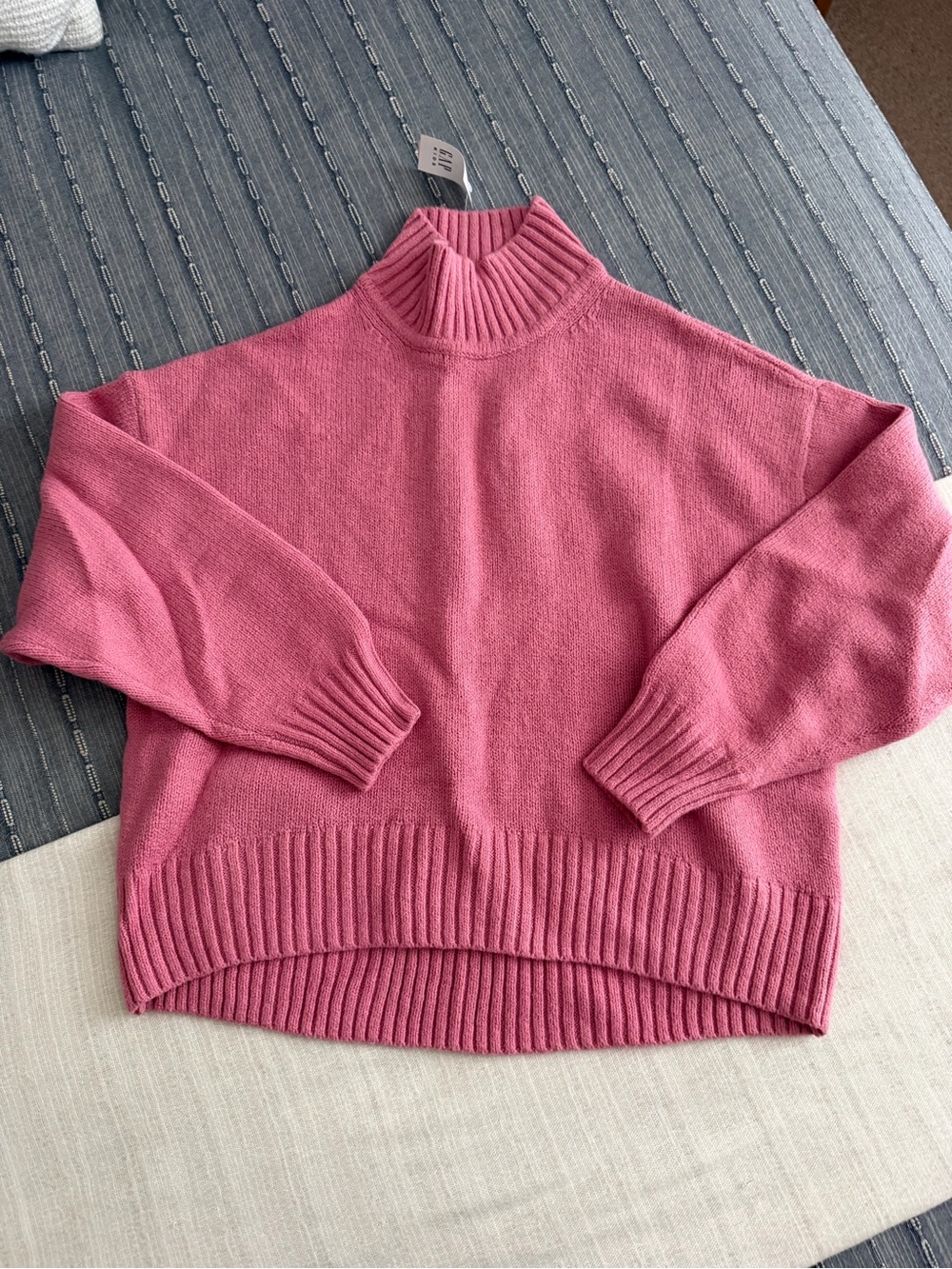 Gap Pink cropped mock turtleneck sweater in size M kids